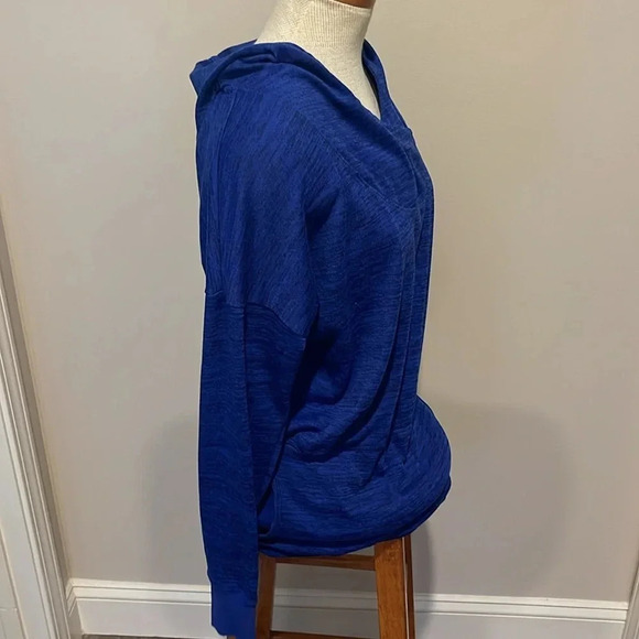 Athleta - HOODED BATWING AND ROBIN TOP - Size Medium - Blue Space Dye - Picture 4 of 10